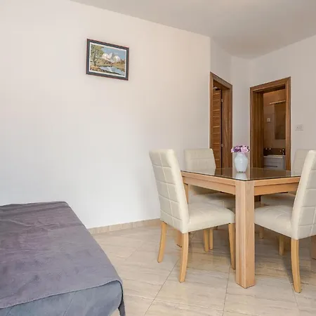 Beautiful In W/ 4 Bedrooms *