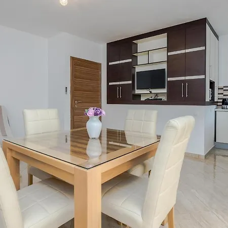 Beautiful In W/ 4 Bedrooms * ויר