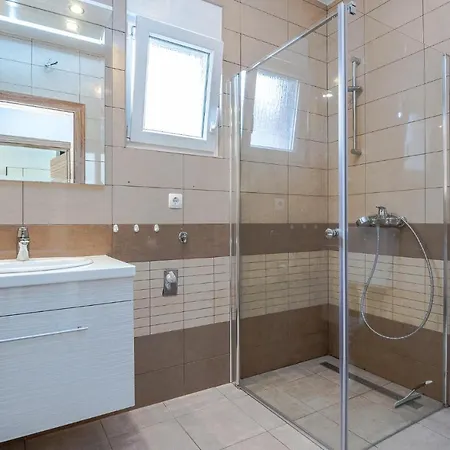 Beautiful In W/ 4 Bedrooms * ויר