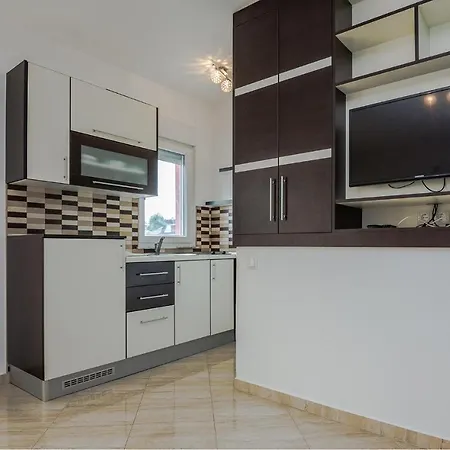 בית נופש Beautiful In W/ 4 Bedrooms ויר