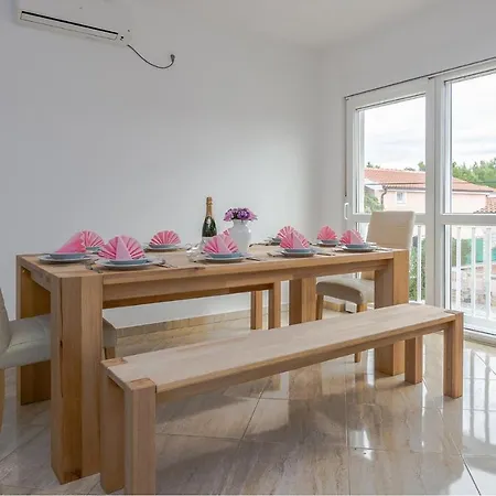 Beautiful In W/ 4 Bedrooms Holiday home *