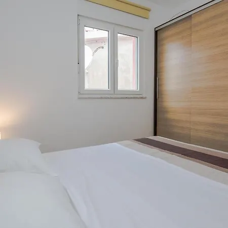 Beautiful In W/ 4 Bedrooms * ויר