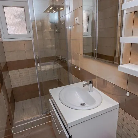Beautiful In W/ 4 Bedrooms ויר