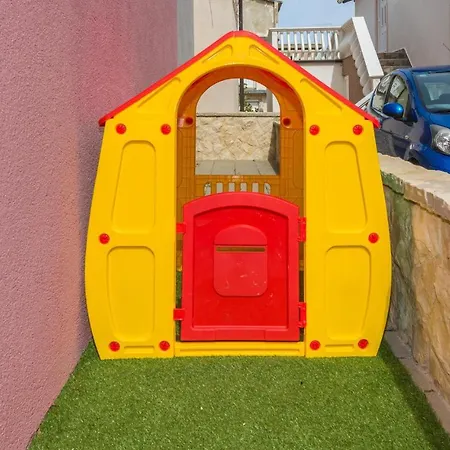 Dom wakacyjny Beautiful In W/ 4 Bedrooms *